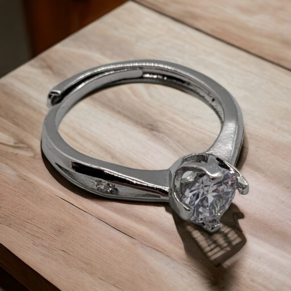 Platinum pt950 ring with cubic zirconia